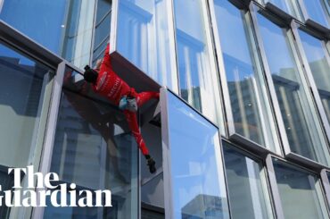 ‘French Spiderman’ scales Paris skyscraper to protest pension law changes
