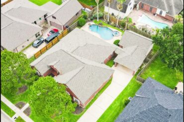 808 Hackberry Ln, Friendswood, TX 77546