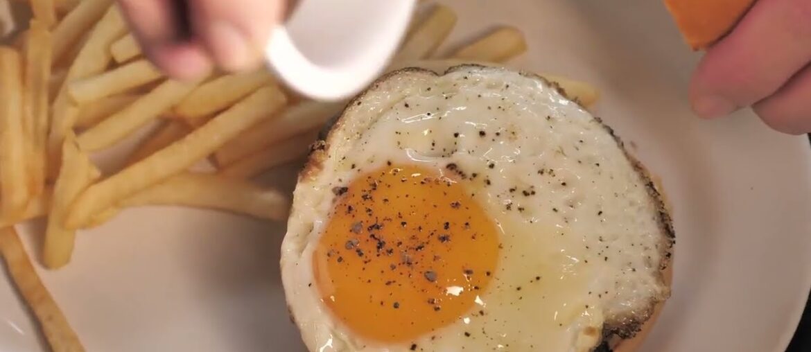 Burger Being Prepared With French | Karachi Foods Recipes Healthy | Pakistani Foods | FOODHOLIC