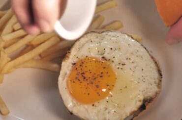 Burger Being Prepared With French | Karachi Foods Recipes Healthy | Pakistani Foods | FOODHOLIC