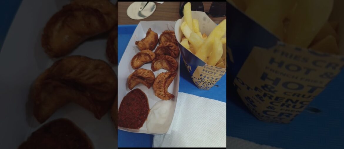Chicken momos k sath French fries omg taste #shorts #ytshorts #trendingvideo #trendingreels