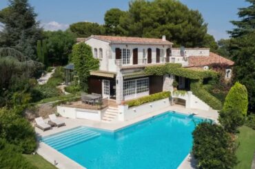 Splendid Holiday Villa Rental in Antibes France @ExperienceTheFrenchRiviera