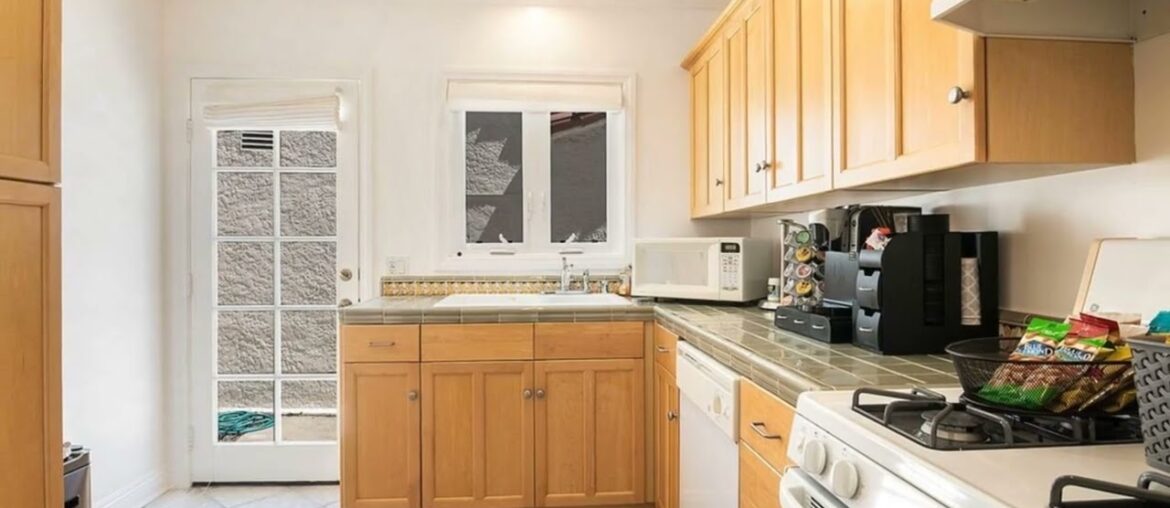 9037 Elevado Avenue, West Hollywood, CA 90069