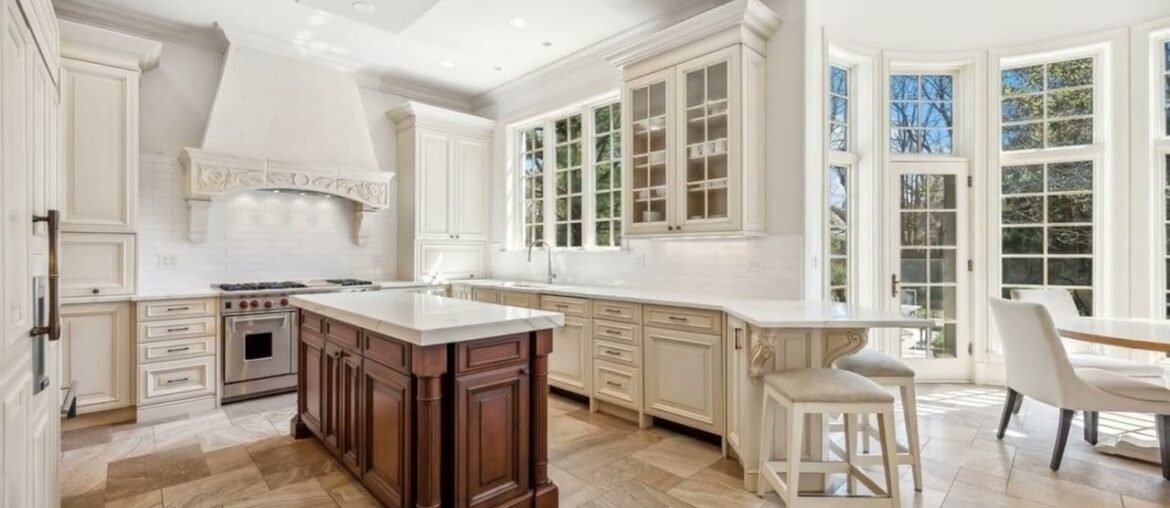 1016 Westmoor Road, Winnetka, IL 60093