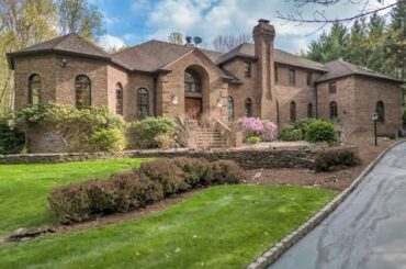 Video tour of Residential at 10 Mills Rdg, Sparta Twp., NJ 07871