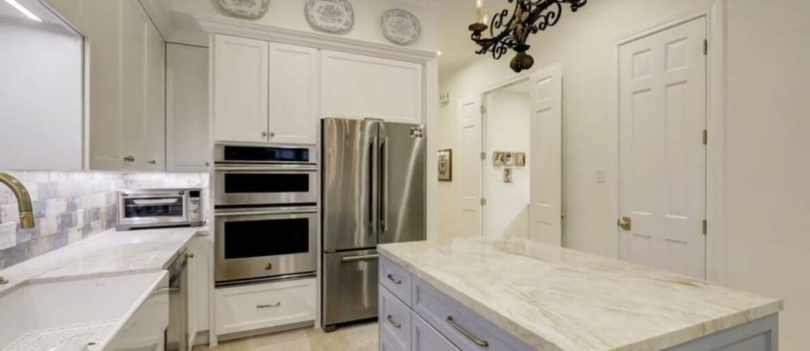 5921 Valley Forge Drive, Houston, TX 77057