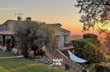 Stone charm and panoramic view in Vence - Knight Frank French Riviera