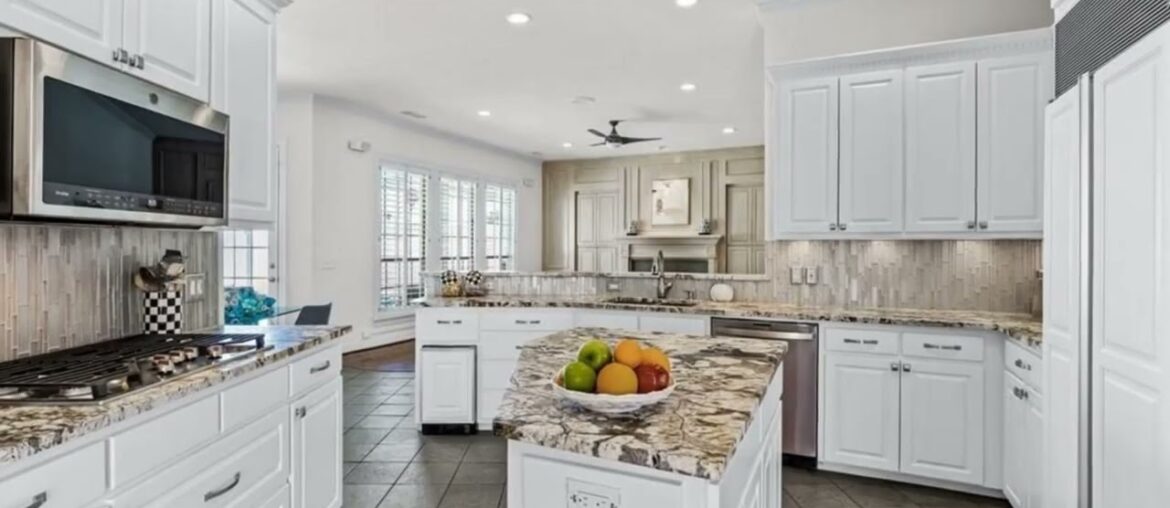 1008 Sumners Court, Carrollton, TX 75007 1008 Sumners Court, Carrollton, TX 75007