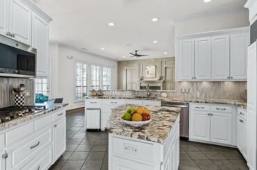 1008 Sumners Court, Carrollton, TX 75007