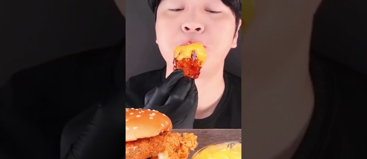 ASMR MUKBANG BURGERS FRIED CHICKEN FRENCH FRIES EATING #asmr #mukbang #ytshorts