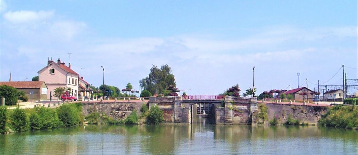 Two old folks on the Canal du Nivernais in Burgundy Two old folks on the Canal du Nivernais in Burgundy