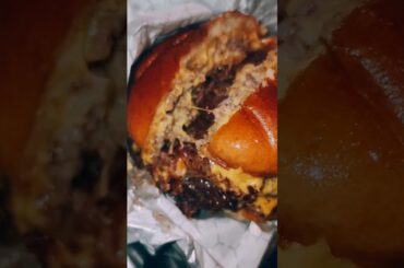 #saudiarabia #chefs #food #saudifood #burger #cheese #fries #shorts #youtubeshorts #bangladesh