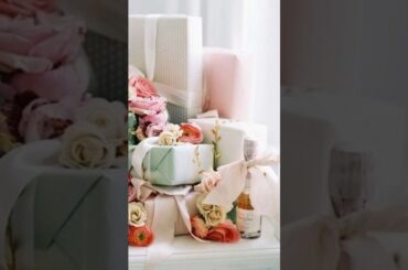 Wedding favors, reception place settings, individual champagne toasts? How about all 3?! #champagne