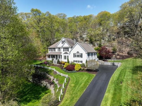 31 Riding Ridge Road Monroe, CT | ColdwellBankerHomes.com 31 Riding Ridge Road Monroe, CT | ColdwellBankerHomes.com