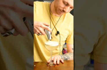 French Lemon Pie Martini Cocktail For Eurovision #eurovision2023 #drinks #recipes #cocktails