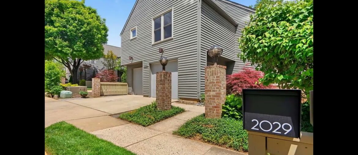 RE/MAX Distinctive - 2029 BEACON PLACE