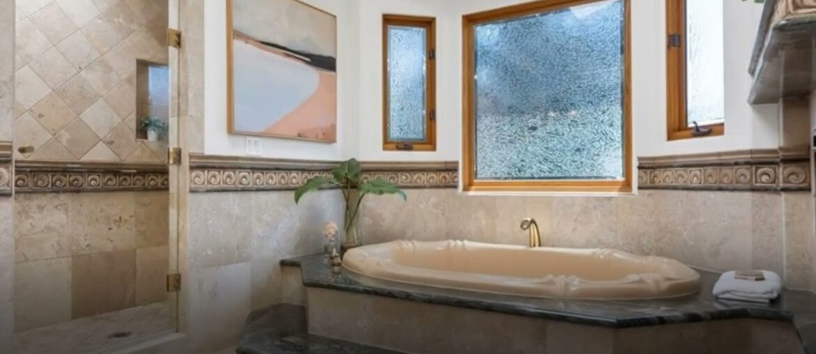 570 31st Street, Manhattan Beach, CA 90266