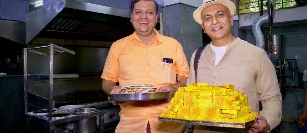 Karnataka Election Special! He Served Over 5000 Free Benne Dosae, Mysore Pak To Those Who Voted!