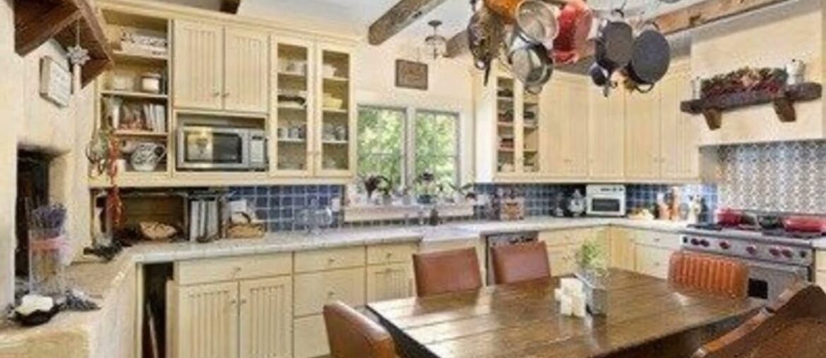 1 Friends Street, St. James, NY 11780