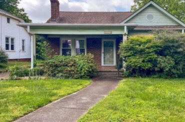 2224 Elizabeth Avenue, Winston Salem, NC Presented by Pam Boyle.