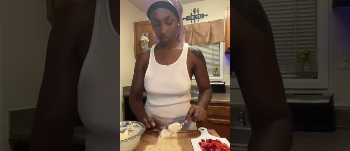 Delicious Strawberry Cream Cheese French Toast Roll-ups 10/10 #fyp #frenchtoast #rollups