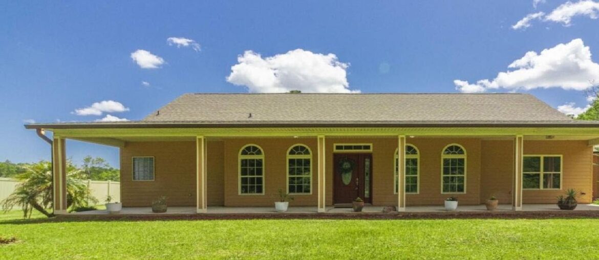 5341 MUSKOGEAN ST, ST AUGUSTINE, FL Presented by Larraine Gaches.