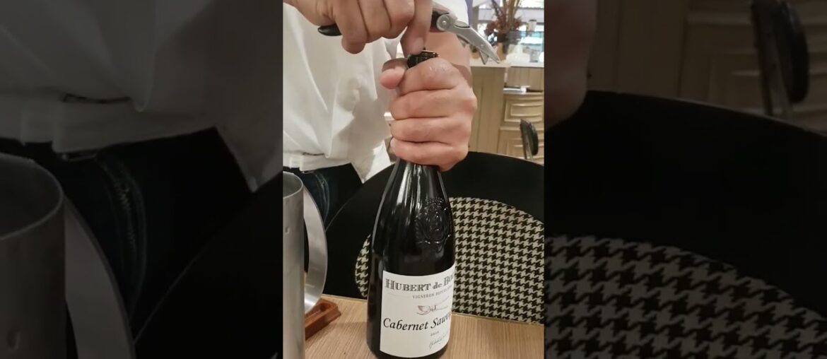 How to open a wine bottle in a French bar #shorts #wine