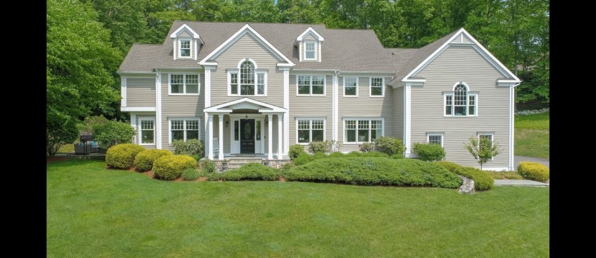 Stunning 4 Bedroom Colonial – 27 Nod West Drive Stunning 4 Bedroom Colonial - 27 Nod West Drive