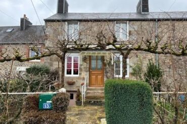@suzanneinfrance -SIF-001664 - Stone townhouse within walking distance of all amenities