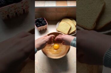 French Toast recipe (Chocolatey strawberry flavour) #shorts #frenchtoast #toast #breakfast #baking