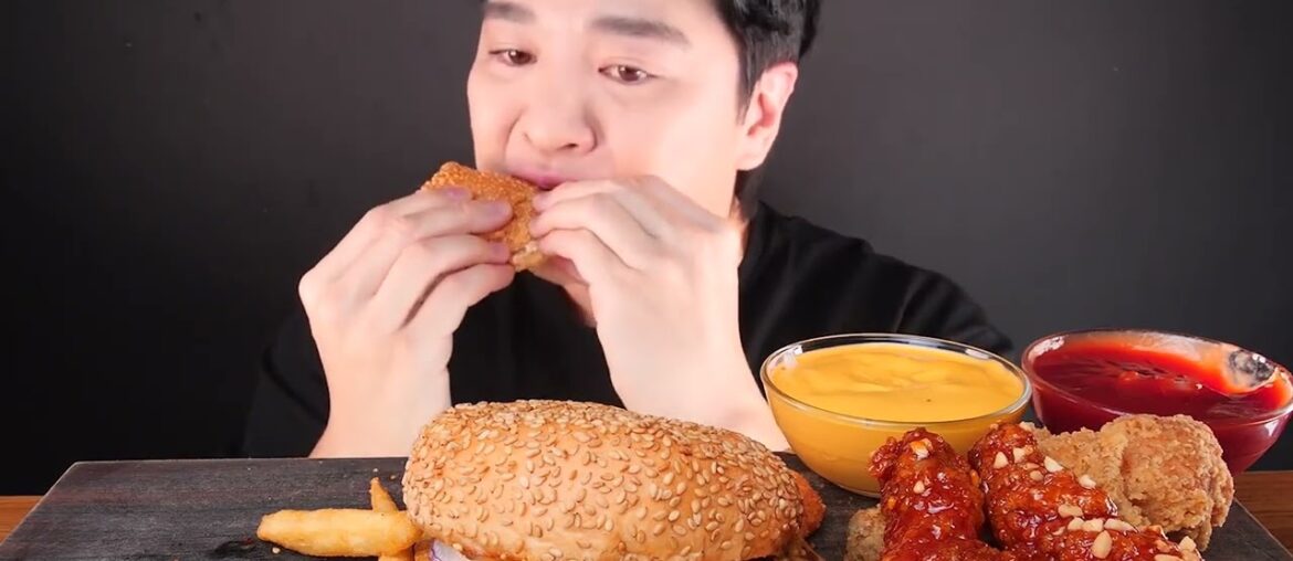 Eating delicious burgers, fried chicken, and French fries with ASMR sounds Eating delicious burgers, fried chicken, and French fries with ASMR sounds