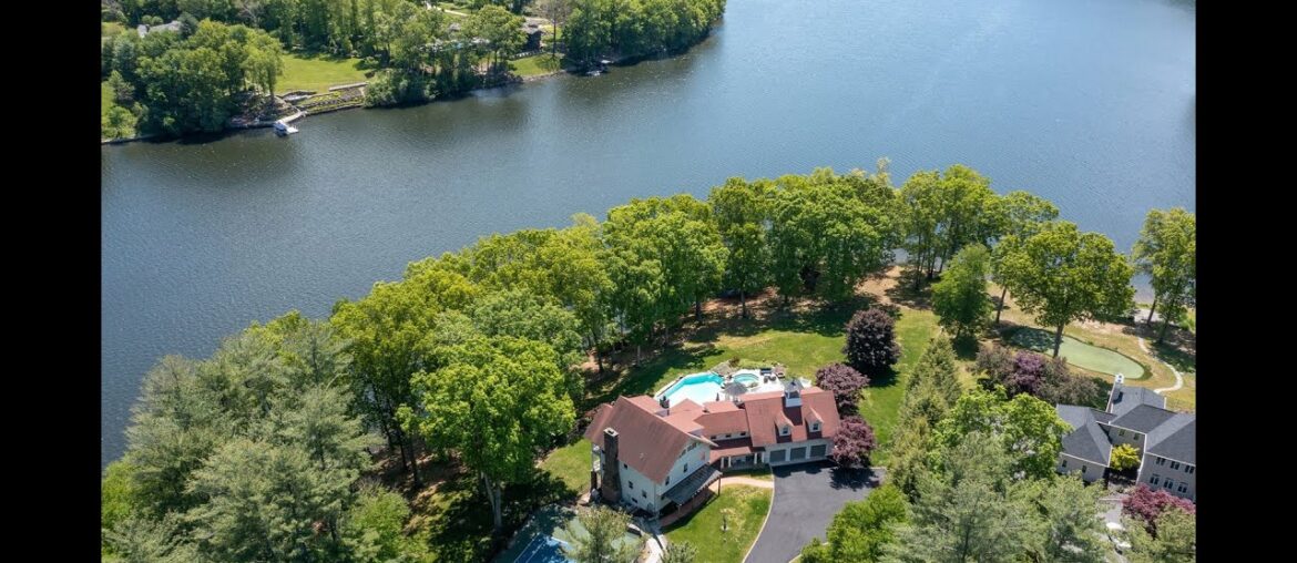 28 Deerfield Road Brookfield, CT | ColdwellBankerHomes.com 28 Deerfield Road Brookfield, CT | ColdwellBankerHomes.com