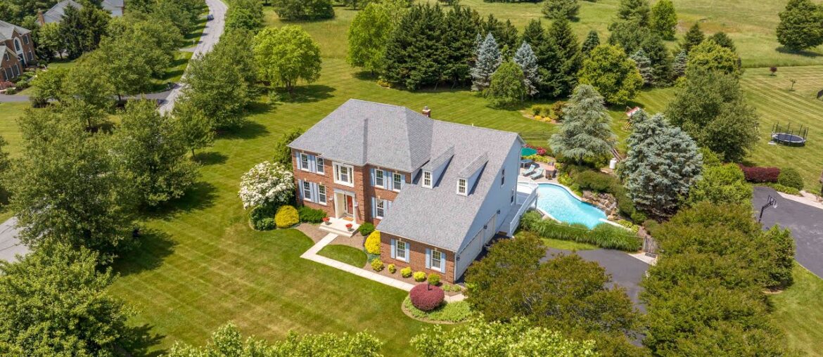 A Western HoCo Oasis! 2801 Belle Hollow Court Property Tours