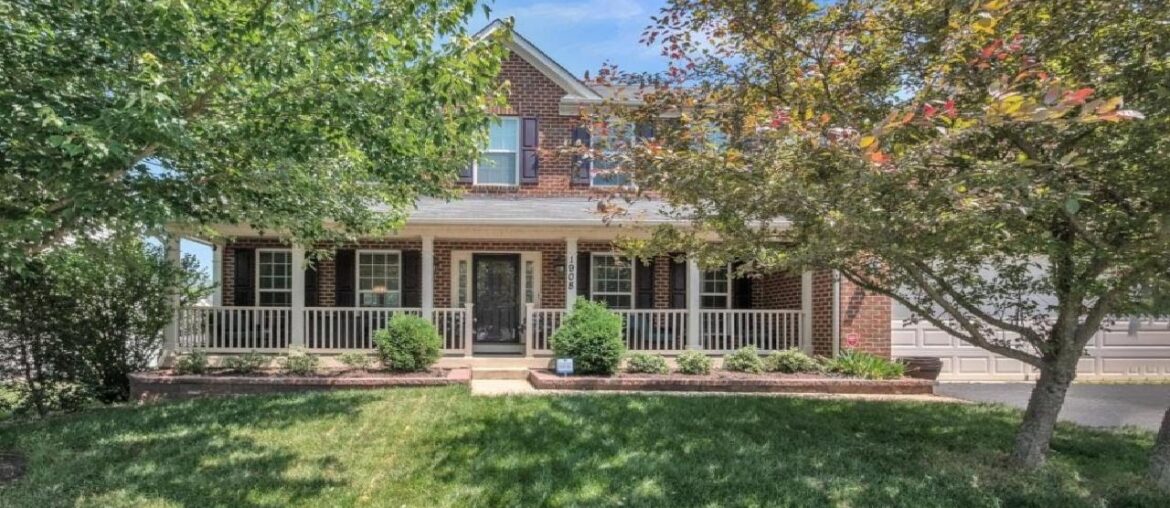 1908 CHAMBERLAIN DRIVE, FREDERICK, MD Presented by The Redux Group. 1908 CHAMBERLAIN DRIVE, FREDERICK, MD Presented by The Redux Group.