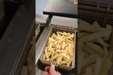 how to make frited potatoes!! French fries! chef life! chefs working in kitchen!