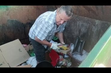 Frugal Dad Works the Dumpster and Brings Home the Bacon ~ Dumpster Diving at ALDI!