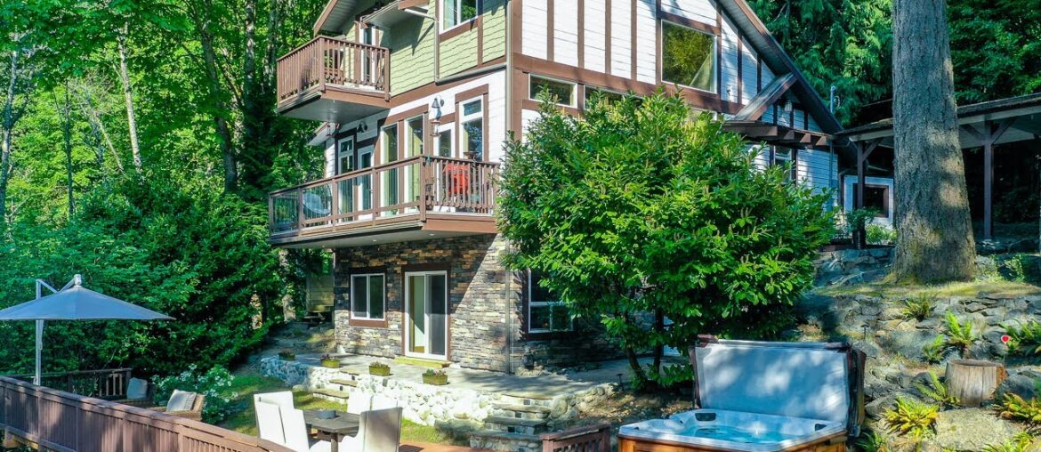 FOR SALE $2,200,000 OCEANFRONT RETREAT IN GOLDSTREAM PROVINCIAL PARK FOR SALE $2,200,000 OCEANFRONT RETREAT IN GOLDSTREAM PROVINCIAL PARK