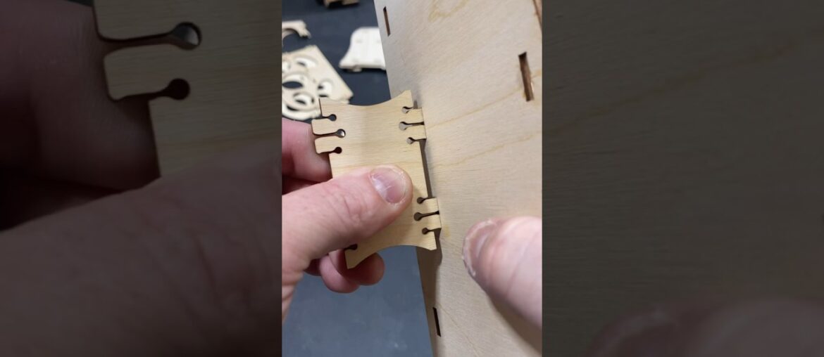 Trying To Perfect a GLUE-LESS Wood Joint! Trying To Perfect a GLUE-LESS Wood Joint!