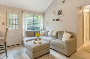 27 Pinewood Forest Court, The Woodlands, TX 77381