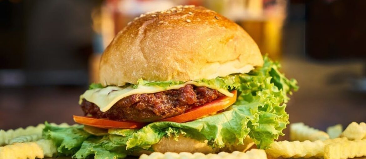 From Burgers to Tacos Fast Food Flavors in Nice #Nice #FastFood #Food #France #RestaurantCafe