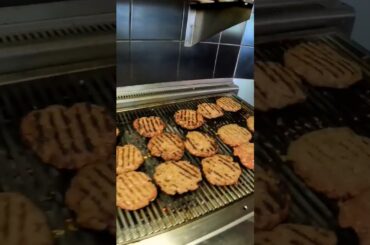 burger time!! how chef working in restaurant! how to grill burgers! #burger #burgers