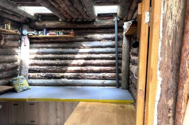 Striving for Comfort: Living Alone in a Luxurious Dugout, Cooking French Onion Soup