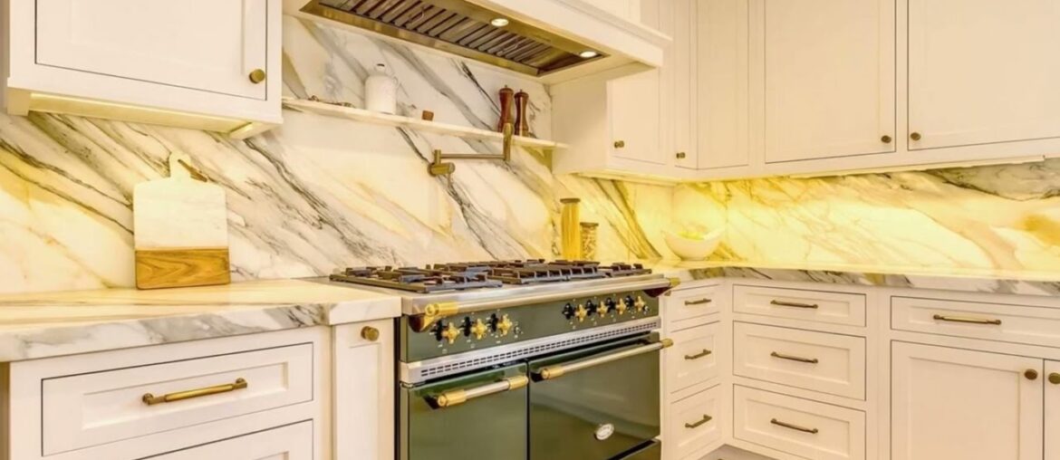 135 Payne Whitney Lane, Manhasset, NY 11030