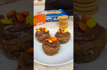 Microwaved Peanut Butter Oreo Cupcakes