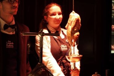Pressed duck ceremony at Les Grands Buffets