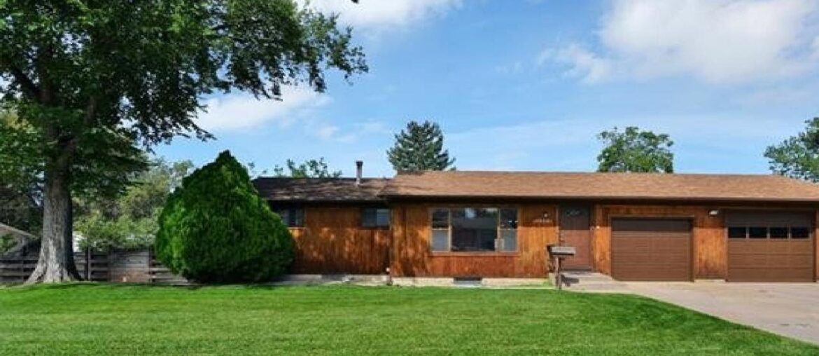 1004 Evergreen Drive, Colorado Springs, CO Presented by Gordon Weldon. 1004 Evergreen Drive, Colorado Springs, CO Presented by Gordon Weldon.