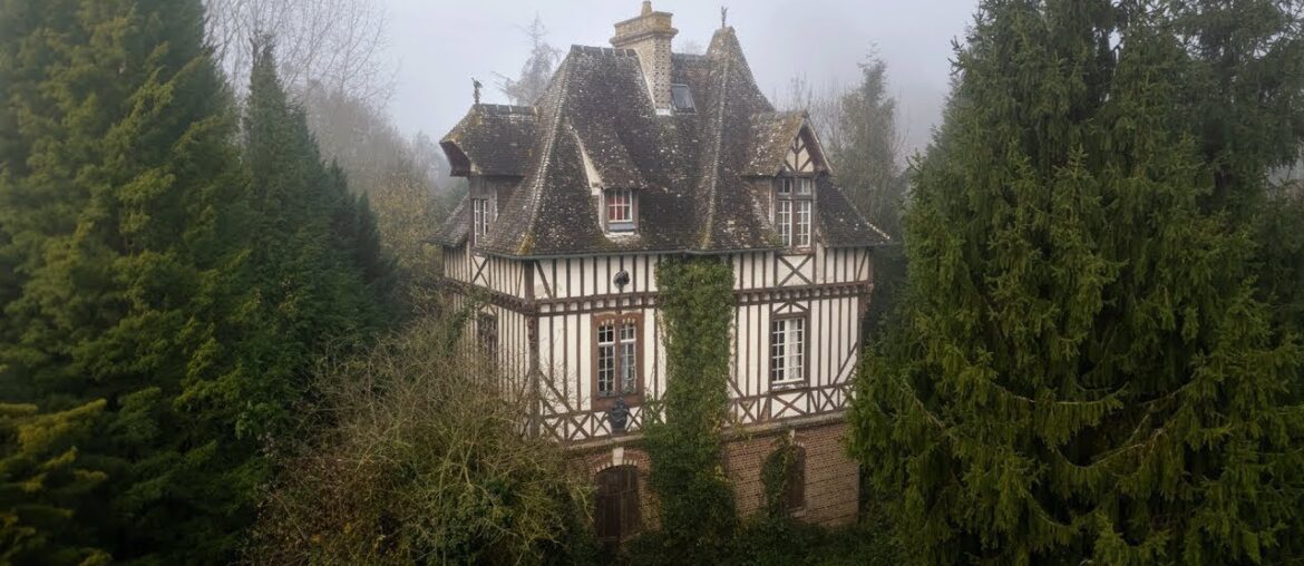 Imposing Abandoned 18th Century Castle: Mysteriously Left Everything! Imposing Abandoned 18th Century Castle: Mysteriously Left Everything!