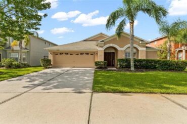 31110 BRIDGEGATE DRIVE, WESLEY CHAPEL, FL Presented by Terri Dusek.