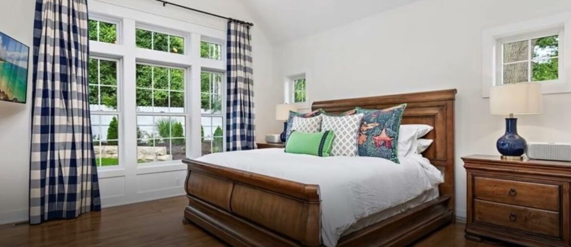 4616 Tomahawk Road, Prairie Village, KS 66208