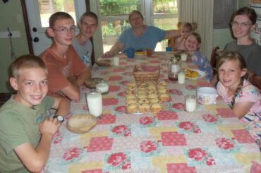 LARGE FAMILY Meals - What We Eat When the Grocery Budget is GONE!